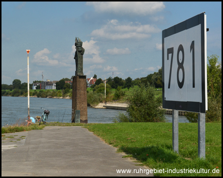 Rheinkilometer 781 und Eisenbahnbassin