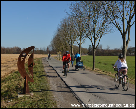 Planetenweg mit dem Modell des Jupiters