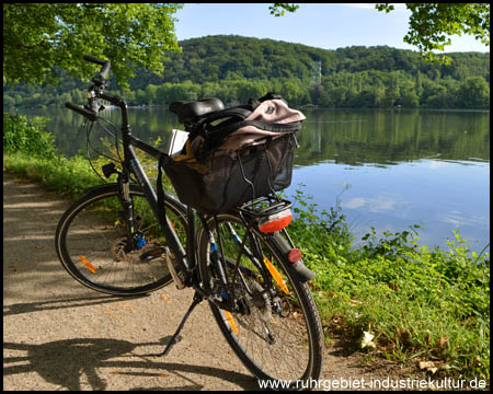 Uferradweg mit Blick zur Zeche Carl Funke