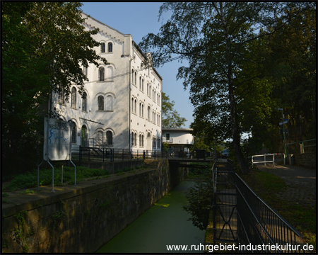 Weiße Mühle an der Schleuse Neukirchen