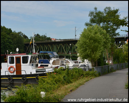 Eisenbahnbrücke der S-Bahn über den Kettwiger See