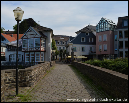 Alte Steinbrücke über einen ehemaligen Fließ der Ruhr