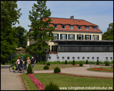 Im Garten vor dem Schloss: Beliebtes Ausflugsziel