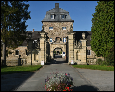 Eingang zum Schloss Lembeck