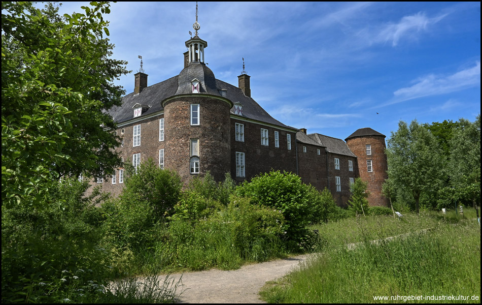 Schloss Ringenberg vom Park aus gesehen