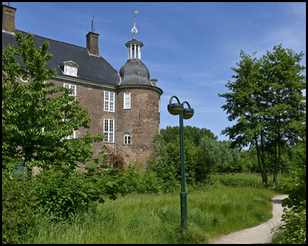 Schlosspark Ringenberg mit Wege-Beleuchtung und Schloss