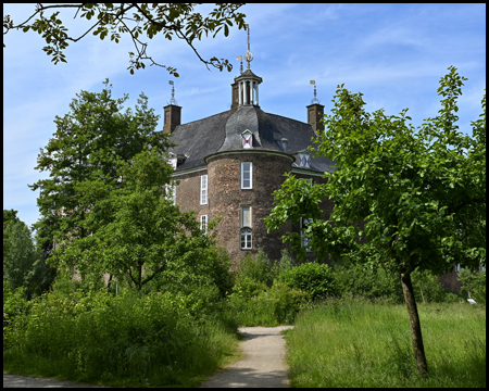 Blick aufs Schloss Ringenberg vom Park aus