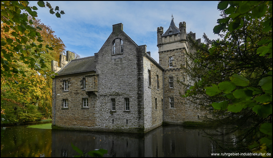 Schloss Werdingen im Herbst