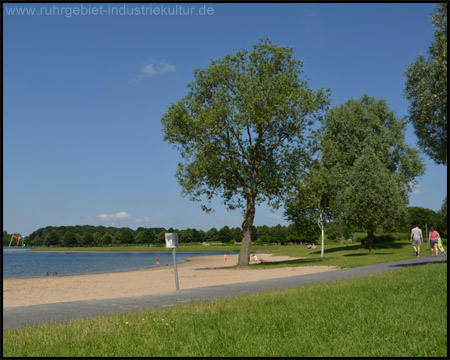 Der Horstmarer See mit Badestrand im Seepark Lünen