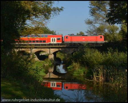 Die Fünf-Bogen-Brücke mit Regionalexpress