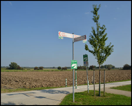 Rastplatz und Beschilderung des Weges