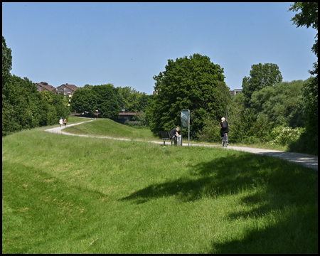 Radweg auf dem Deich an der Lippe bei Lünen