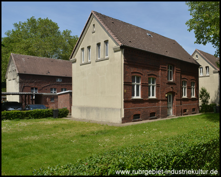 Backstein-Gebäude der Siedlung