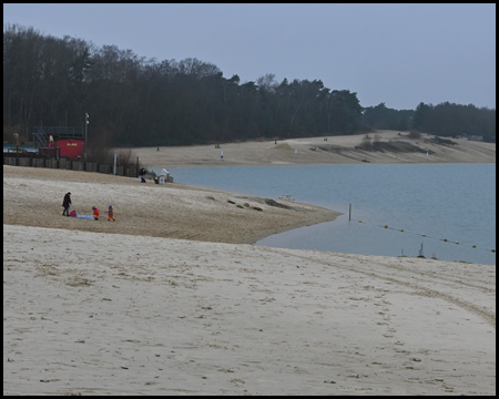 Sandstrand im Frühjahr