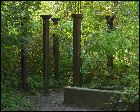 Skulpturen im Skulpturenwald Rheinelbe