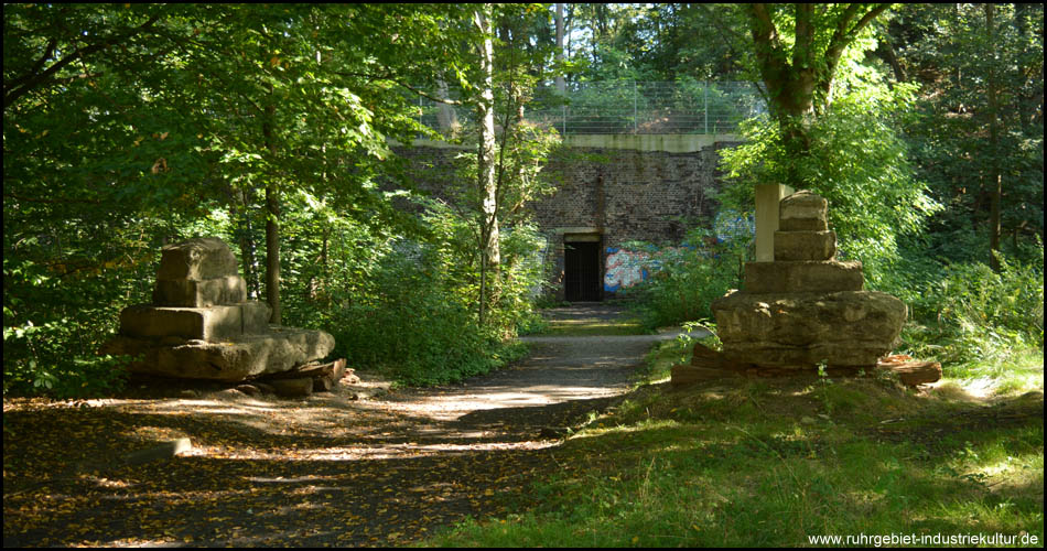 Betonskulpturen im Skulpturenwald Rheinelbe