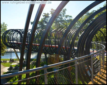 Slinky Springs to Fame in Oberhausen (Rehberger Brücke)