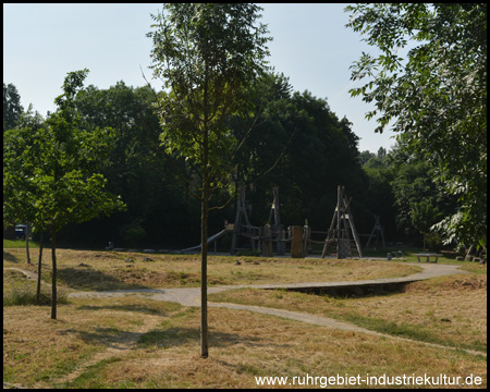 Zweiter Spielplatz in Trassen-Nähe am Streckenende