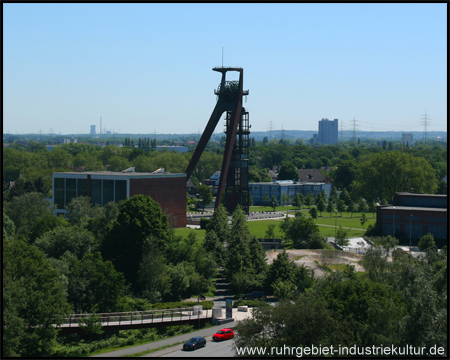 Blick von der Halde Hoheward auf den Stadtteilpark Hochlarmark