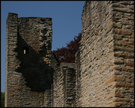 Mauern von Palas und Treppenturm