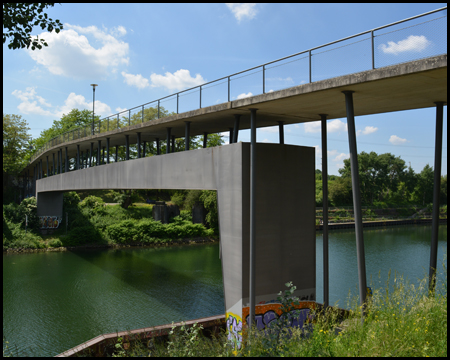 Tausendfüßlerbrücke über den Rhein-Herne-Kanal