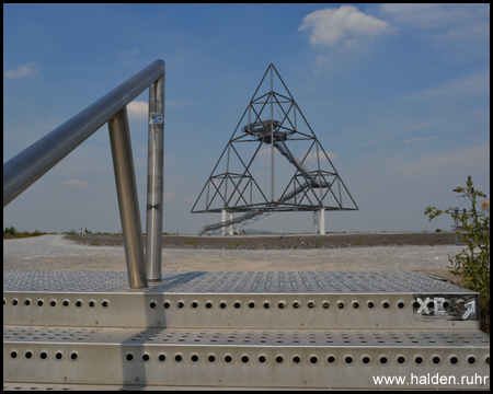 Treppe am Tetraeder und XE-Wanderweg