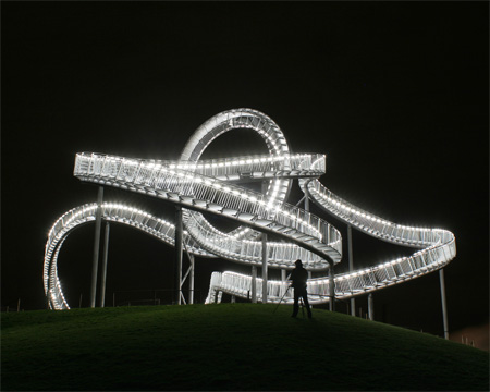 Landmarke Tiger & Turtle bei Nacht