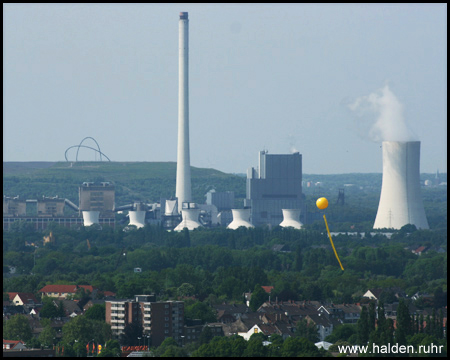 Blick zur Halde Hoheward mit dem Horizontobservatorium