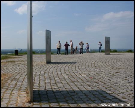 Stahlsäulen im Rund