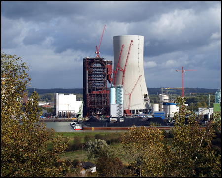 Blick zum Trianel-Kraftwerk am Stummhafen (Foto: André Walter)