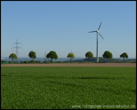 Halballee und Windrad an der Landwehr