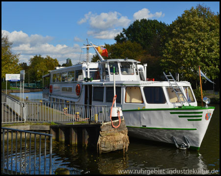 Anlegesteg der Weißen Flotte im Schleusen-Oberwasser