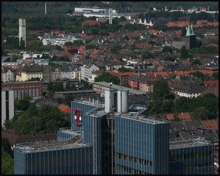 Aussicht nach Nordwest ins Kreuzviertel mit Kreuz- u. Nicolaikirche