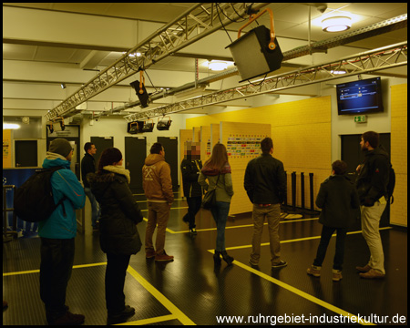 In der Mixed Zone mit mobilen Werbewänden für Interviews