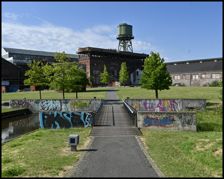 Jahrhunderthalle und Wasserturm Bochum