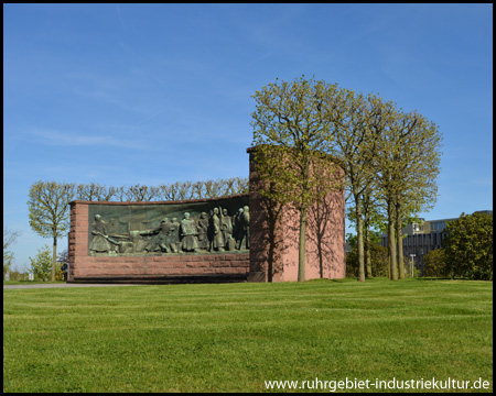 Das Tiegelgussdenkmal an der Altendorfer Straße