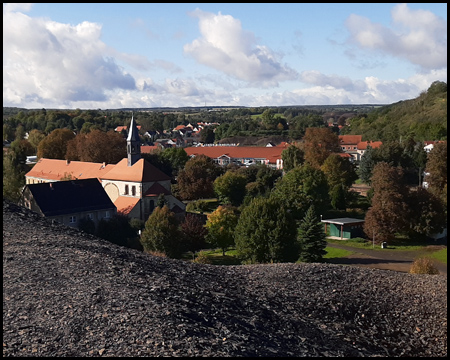 Ehemaliges Kloster unterhalb der Halde