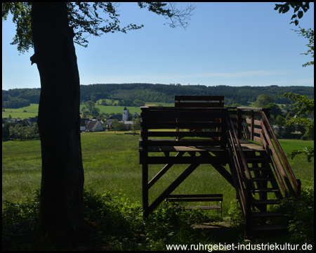 Aussichtsturm oberhalb von Mellen