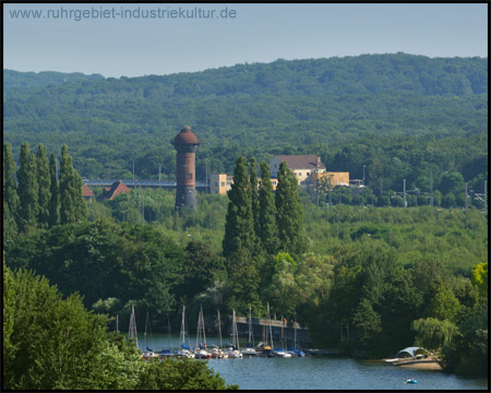 Wasserturm und Bahnhof Wedau am Masurensee (Teleaufnahme)