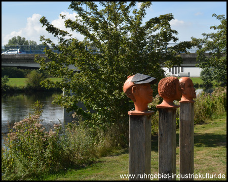 Kunstpfad am Ufer: Hier verläuft ein Weg am Fluss entlang