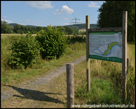 Zugang zum Aussichtshügel an der Kiebitzwiese