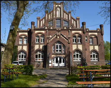 Blick vom Biergarten auf die Alte Lohnhalle