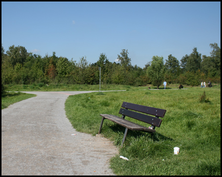 Ruhebänke mit Option auf Sonnenbad