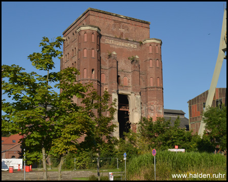 Malakowturmruine über dem ehemaligen Schacht Ewald I