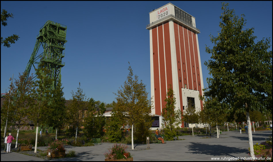 Fördergerüst über dem Schacht II neben dem jüngeren Förderturm aus den 1950er Jahren über dem Schacht I