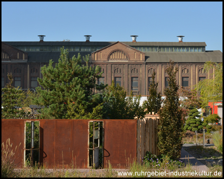 Gartenausstellung vor alten Gebäuden der Zeche