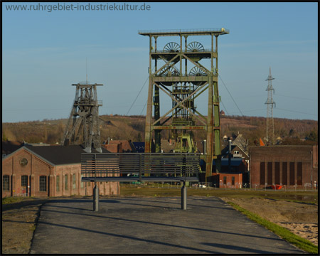 Typisch Ruhrgebiet: Bank mit Aussicht auf die Zeche