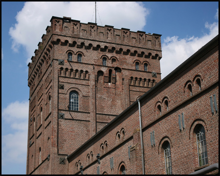 Burgähnlicher Malakowturm der Zeche Hannover