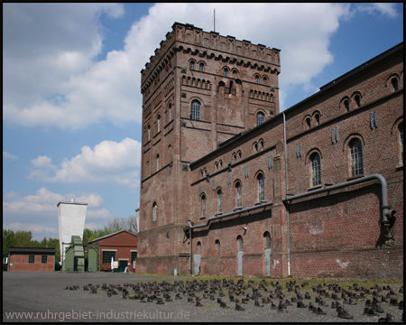 Malakowturm über Schacht I und Lüftergebäude