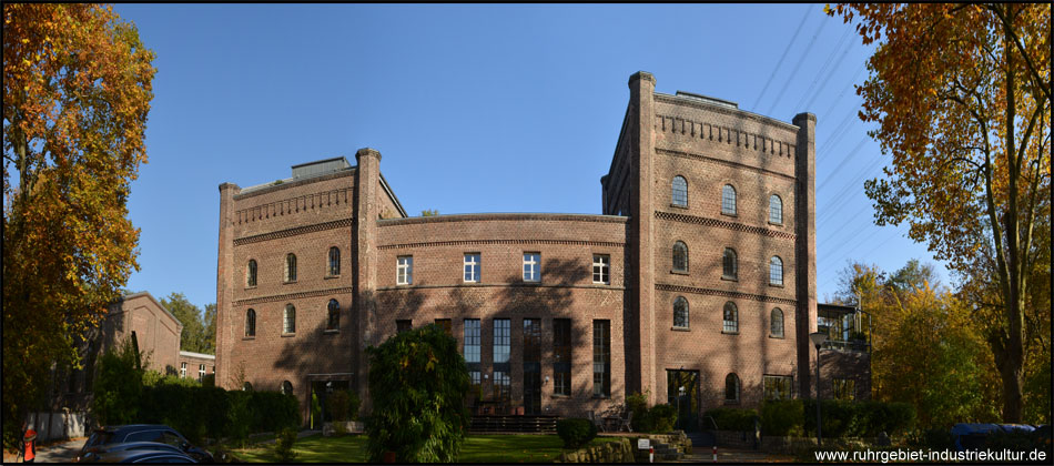 Panoramablick auf den Doppel-Malakowturm der Zeche Holland